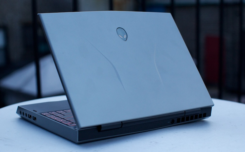 Illustration for article titled Alienware M11x Review: Gaming's New Featherweight Division